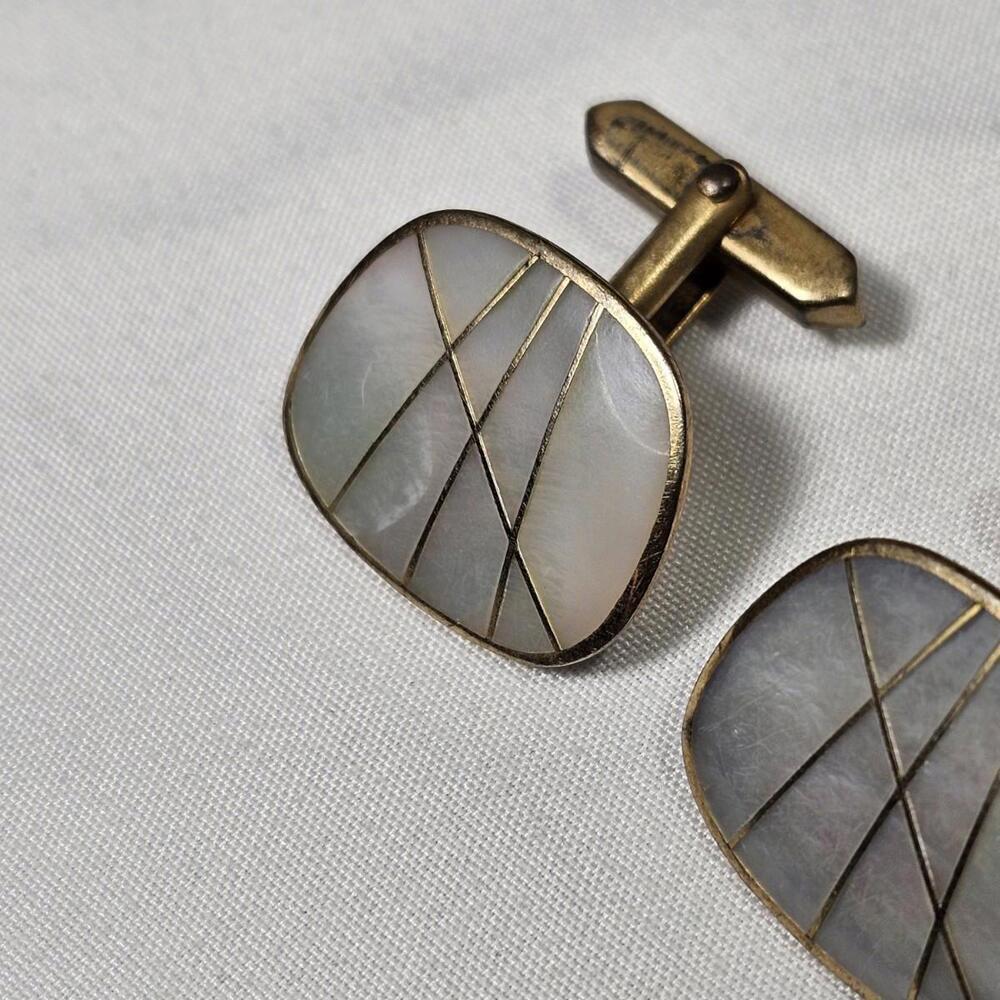 Vintage MCM Cufflinks MOP Mother Of Pearl Gold Tone Cuff Links - Picture 7 of 7